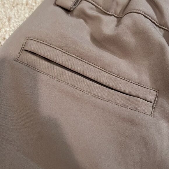 BOYS SIZE YOUTH MEDIUM UNDER ARMOUR DRESS SHORTS - Picture 8 of 9